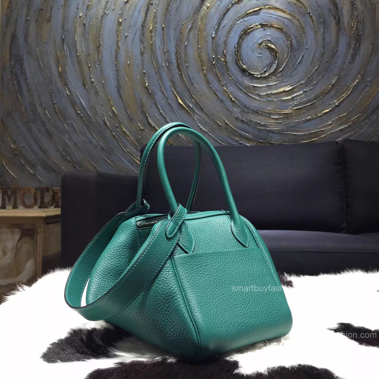 Hermes Lindy 26 Bag in Malachite Z6 Taurillon Clemence Leather Handstitched
